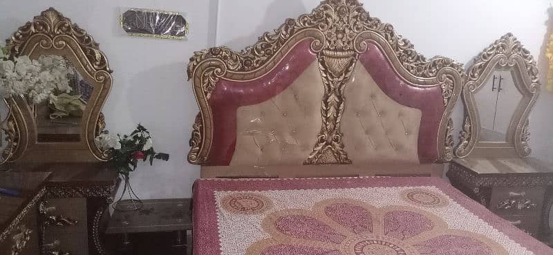 Bed and side Tables gor sale contact on whats app 03200646240 4