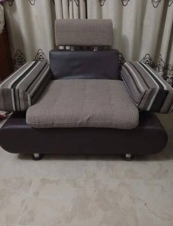 #SofaForSale #WoodenTableForSale #5 Seater Sofa Set Along With Table 2