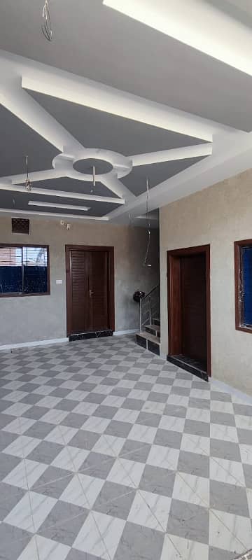 Near main Rafyqamer road 6 mrla Double story luxury house urgent Sale very reasonable rate 11