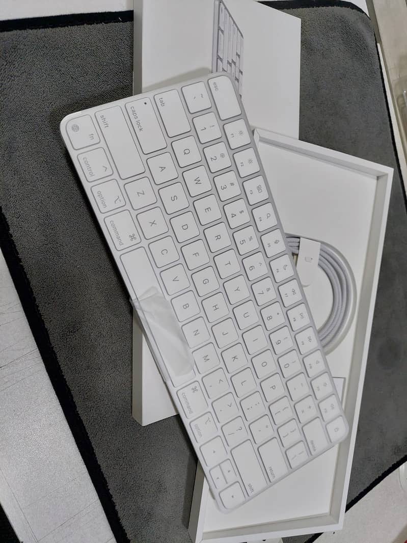 Apple Magic Keyboard 3 - Model: MK2A3LL/A 2