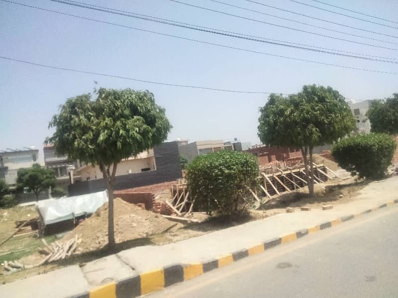 5 Marla plot For sale In Qadeer Block Bismillah Housing scheme Lahore on very reasonable price 1