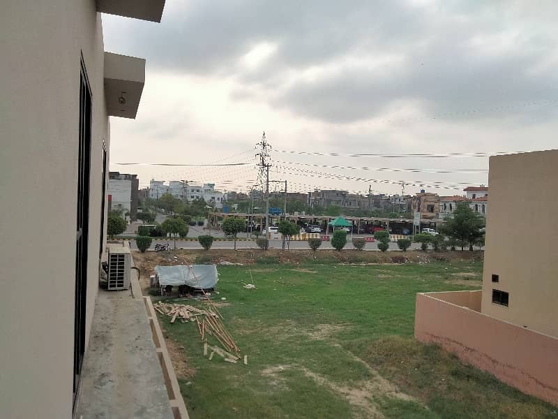 8 Marla plot for sale In bismillah housing scheme Lahore in very reasonable price jinnah block 2