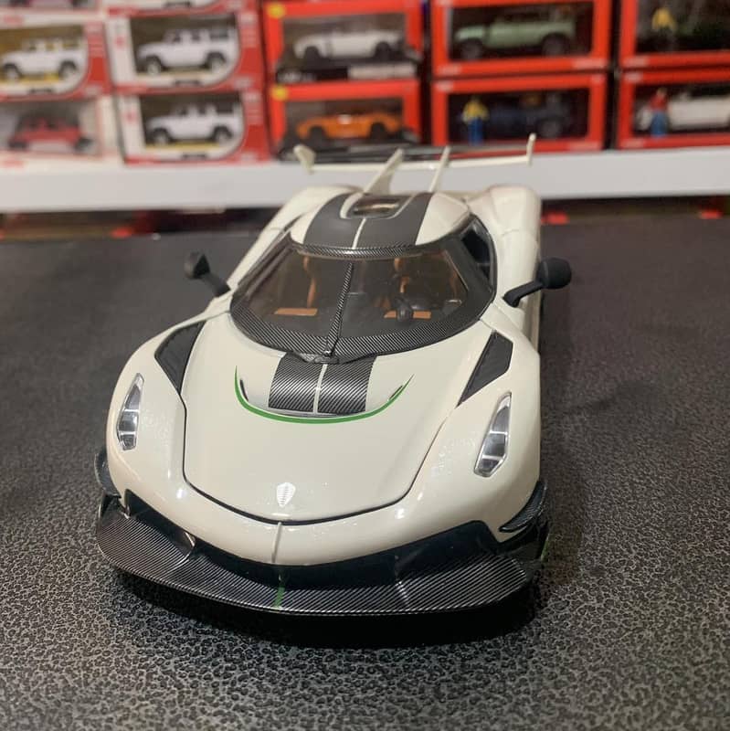 The Koenigsegg Jesko 1:24 Scale Diecast Model car 7