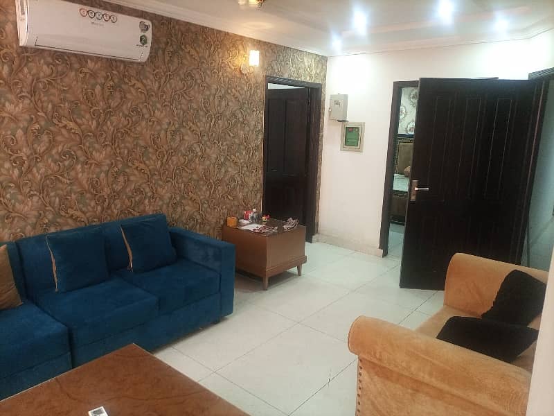 2 BEDROOM FULLY LUXURY FURNISH IDEAL LOCATION EXCELLENT FLAT FOR RENT IN SECTOR C BAHRIA LAHORE 18