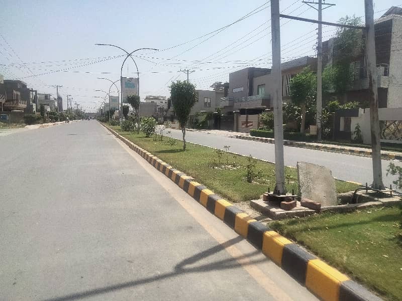 10 Marla plot for sale In Abu bakar block in very reasonable price in Bismillah Houisng scheme 0