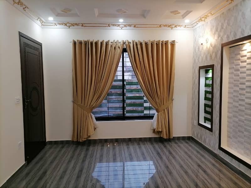 Prime Location 10 Marla House For rent In Rs. 90000 Only 0