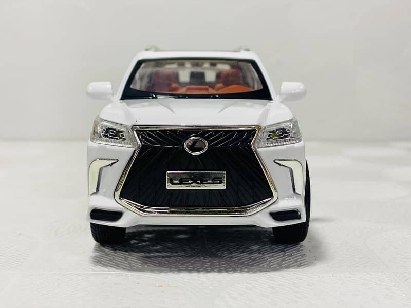 Lexus LX570 Metal Model Scale 1:24 0