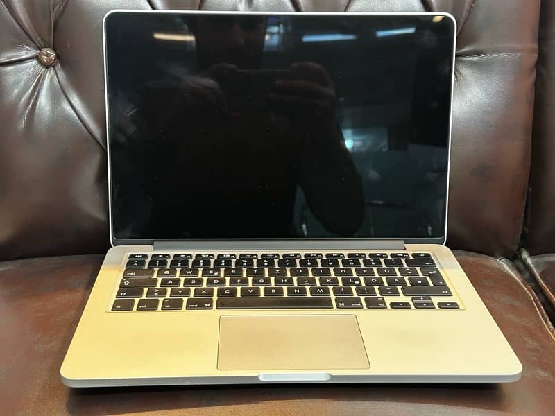 Macbook Pro 2015 (5 Cycle count) Genuine Condition 1