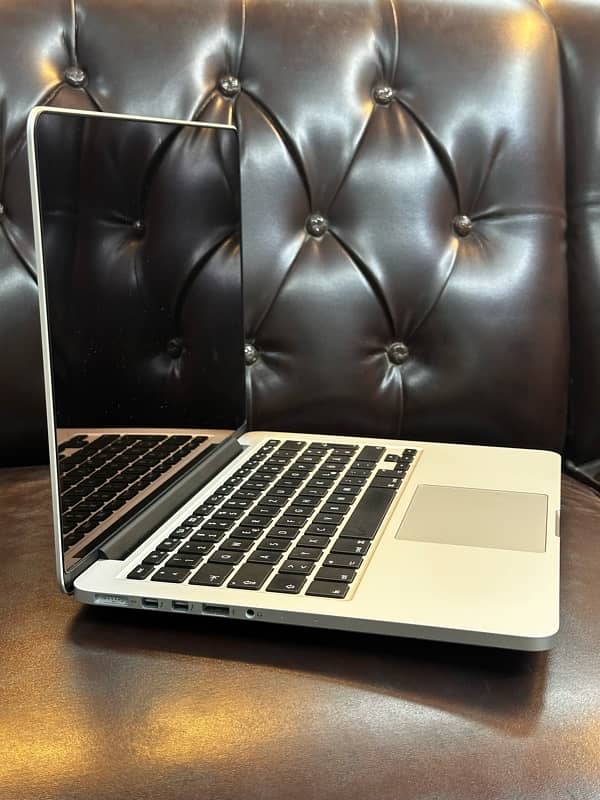 Macbook Pro 2015 (5 Cycle count) Genuine Condition 4