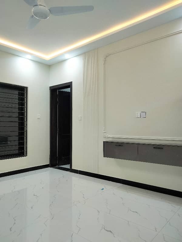 Extremely Beautiful Brand New House For Rent. . . 15