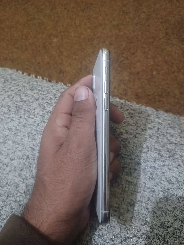 Iphone x white colour. 3