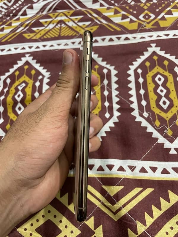 IPhone XS Max 64gb factory unlocked with box Non pta 5