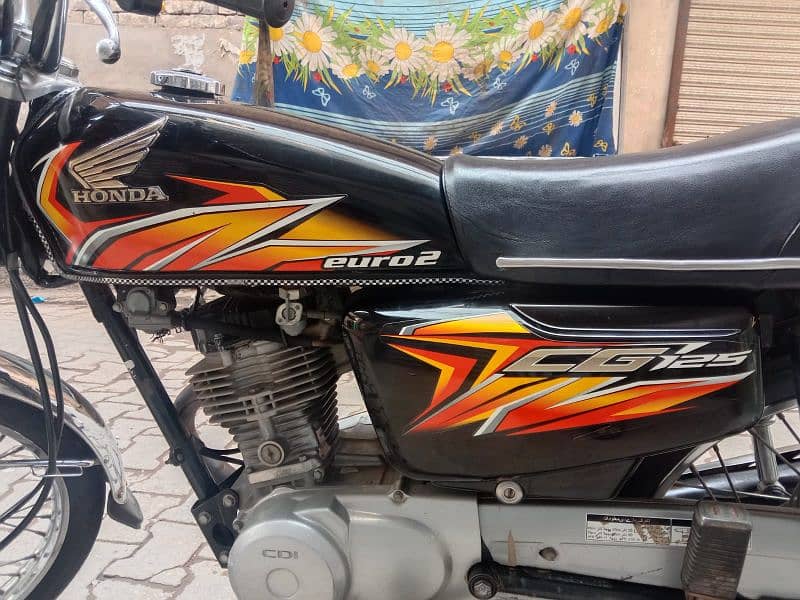 Honda CG125 Lush Condition is number pr rabta karain 03081131194 4