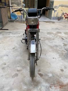 hero motorcycle ha or 2012 modal ha Islamabad ka number laga huwa hay