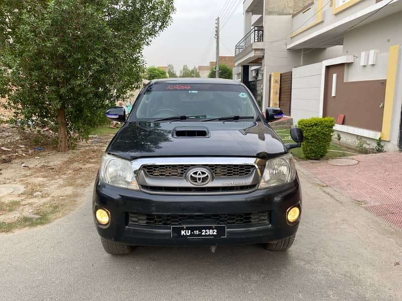 Toyota Hilux 2010 1