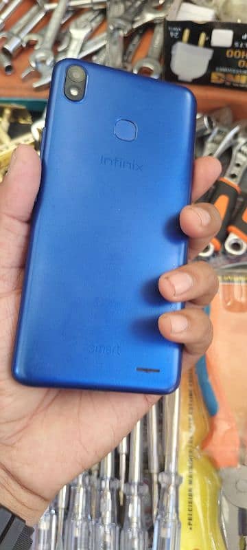 infinix Smart 2 HD (16 GB memory CAMERA BHI  acha hai set or iska box 5