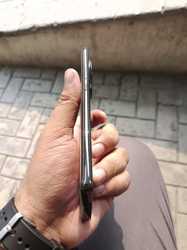 Tecno camon 30s 8gb 256gb 10/10 100% ok charger hai box nahi hai 0