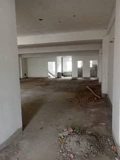 1 kanal brand new commercial Builiding for rent hot location