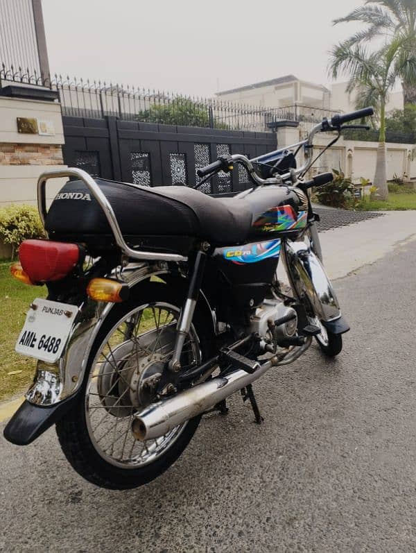 HONDA CD 70 black colour 3