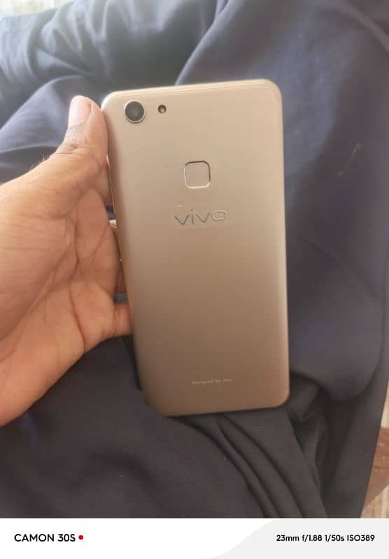 vivo v7 plus 4*64 4