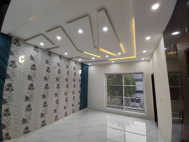 10 MARLA LIKE NEW UPPER PORTION AVAILEBAL FOR RENT IN BAHRIA TOWN LAHORE 2