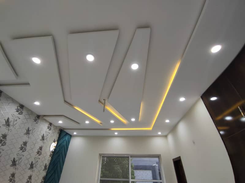 10 MARLA LIKE NEW UPPER PORTION AVAILEBAL FOR RENT IN BAHRIA TOWN LAHORE 7