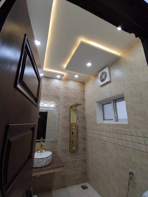 10 MARLA LIKE NEW UPPER PORTION AVAILEBAL FOR RENT IN BAHRIA TOWN LAHORE 16