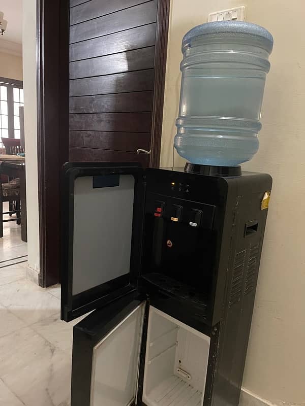 Homage dispenser with fridge 3