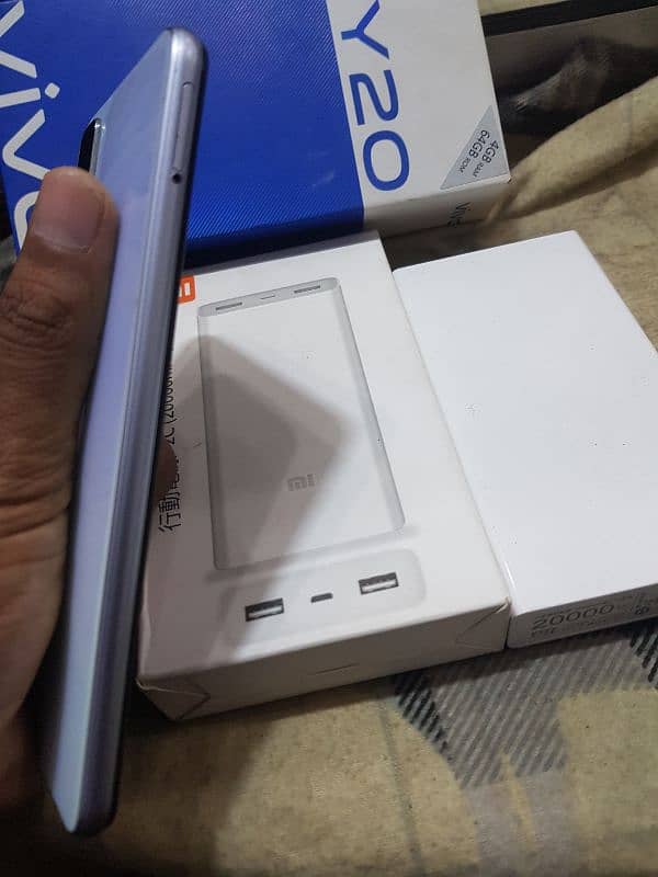 vivo y20 with mi pover Bank 4