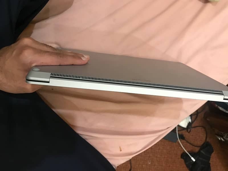 Microsoft  Surface Laptop 2 7