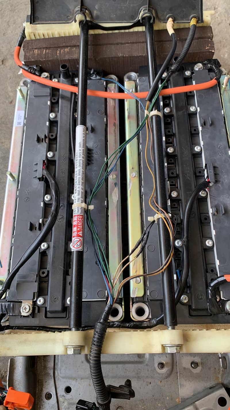 Hybrids batteries and ABS . Toyota Prius . Aqua . Axio Hybrid battery, 4