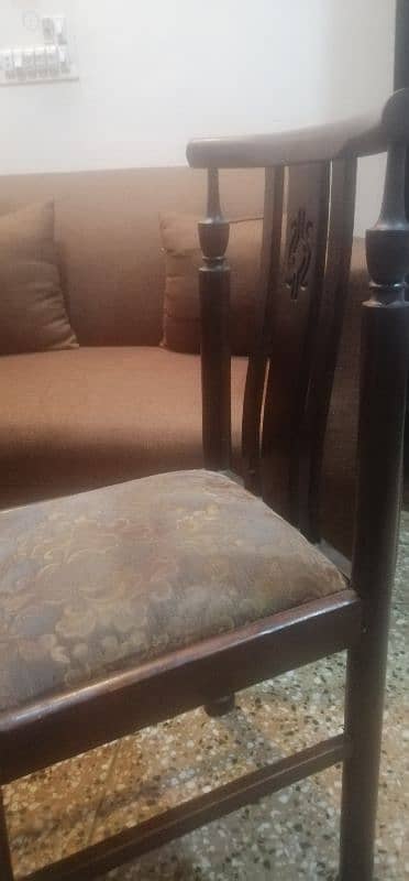 8 Dining chairs available 3