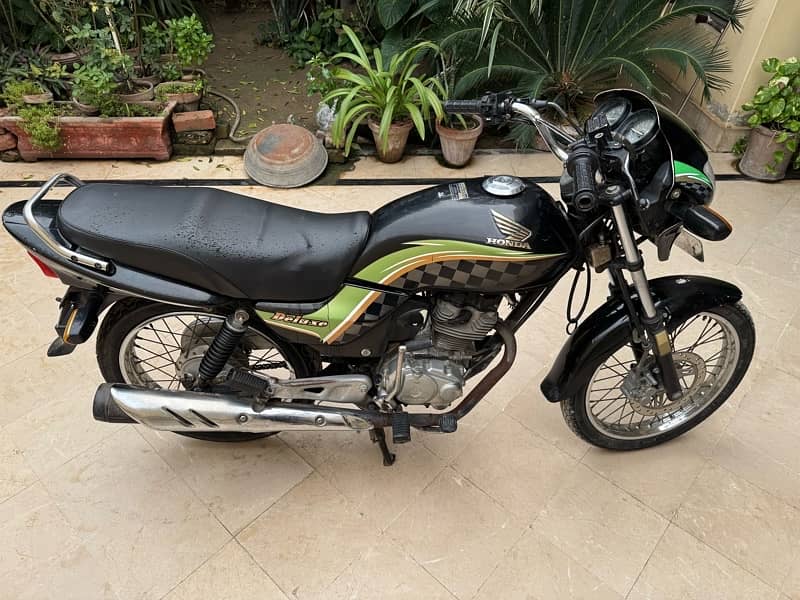 honda deluxe 125 black 2013 model msg on wattsapp 3