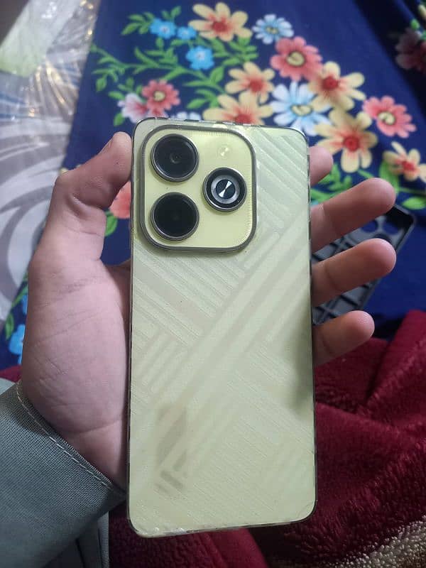 Infinix 40i 8+8 128 golden colour 1