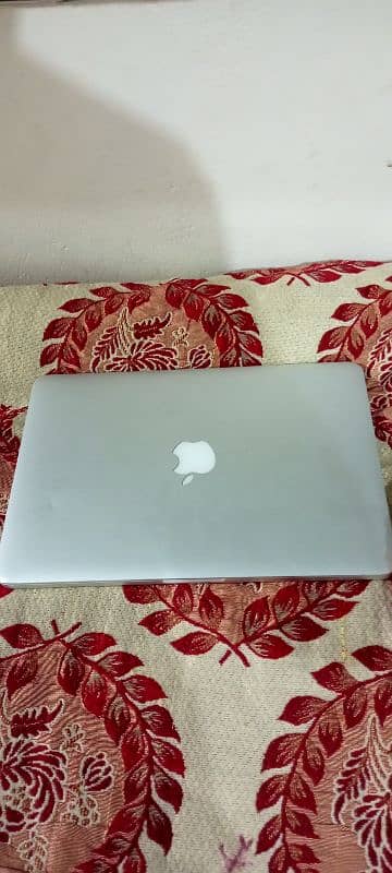 MacBook pro 2015 core i5   8/256 . . . . 10by 9 condition 1