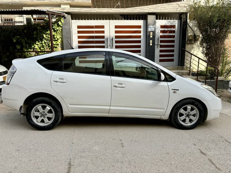 Toyota Prius 2010 S1.5 3