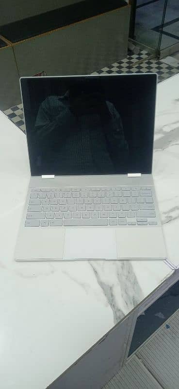 Google pixle chrome book i5/7th gen 8gb ram 128 gb ssd 1