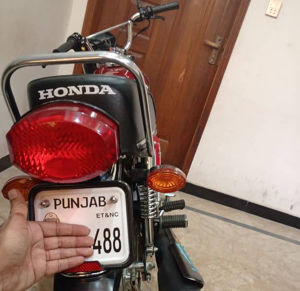 Brand New condition Honda 125 6