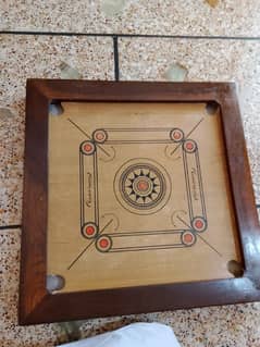 Carrom board