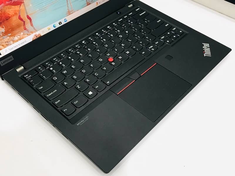 lenovo t490 core i7 8th gen- Touch screen- Quard core - 8 threads 7