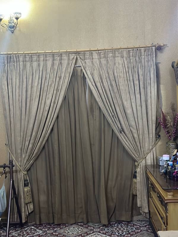 selling my furniture and curtains sudes included 6