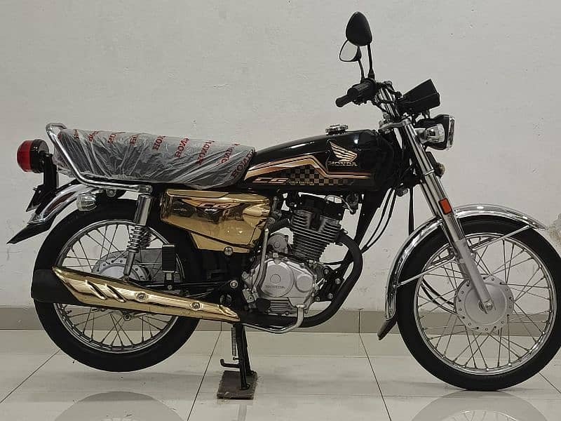 HONDA CG-125 SELF START GOLD-EDITION MODEL 2024 3