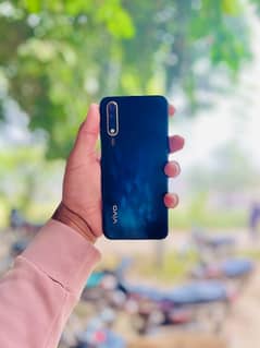 vivo s1 sale in 9 by 10 condition with original fast charger and box