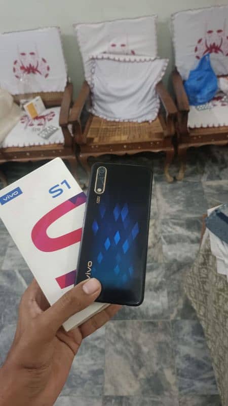 vivo s1 sale in 9 by 10 condition with original fast charger and box 2