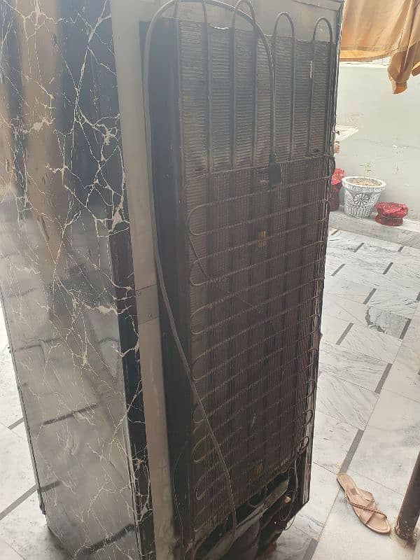 Used Fridge in working Condition 5