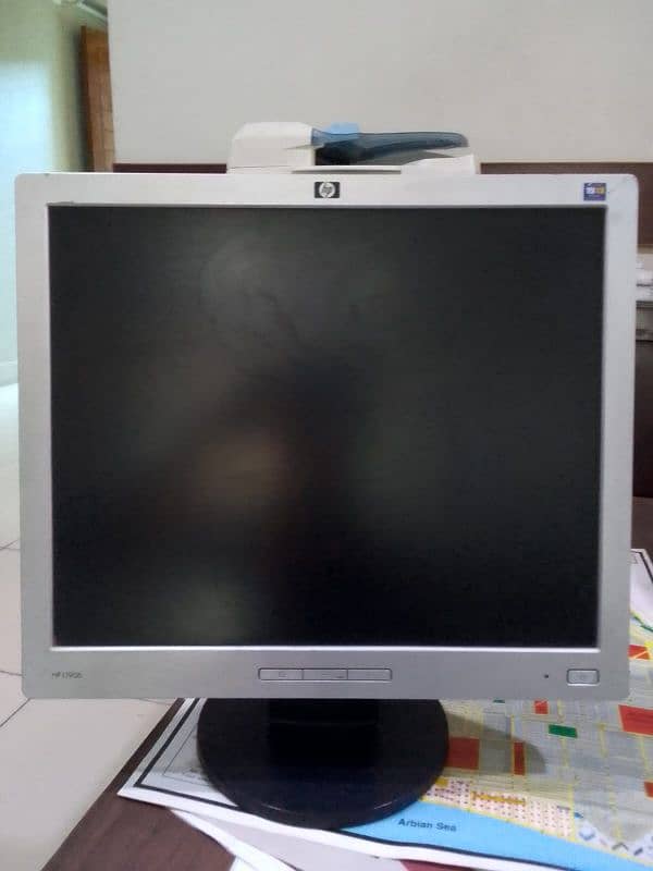 LCD FOR SALE 19 INCH 1