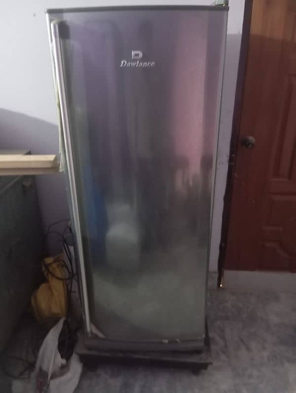 DAWLANCE VERTICAL FREEZER 1