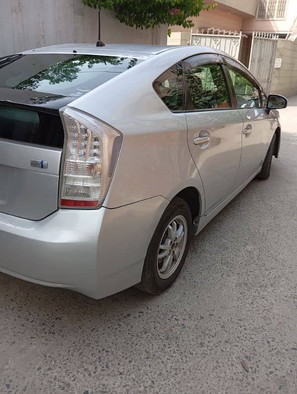 Toyota Prius S 2011/16 silver only one piece spray 1