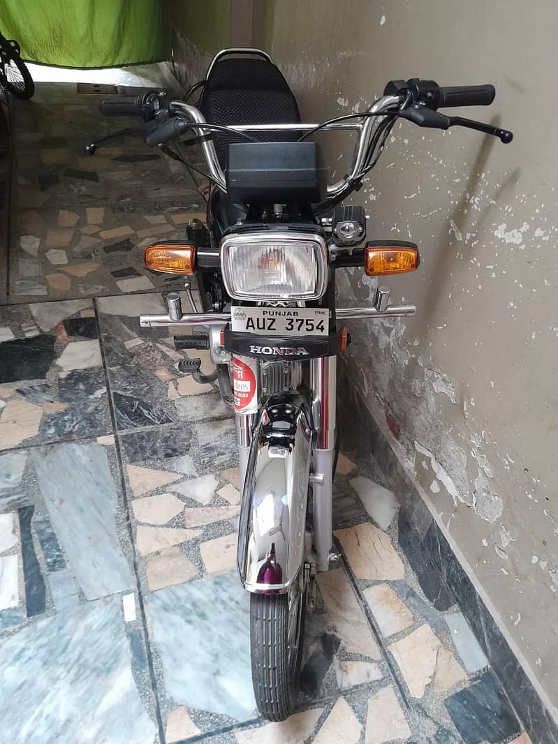 Honda CD 70 2024 3