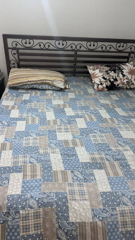 Double Bed King Size with spring mattress (loha) 0